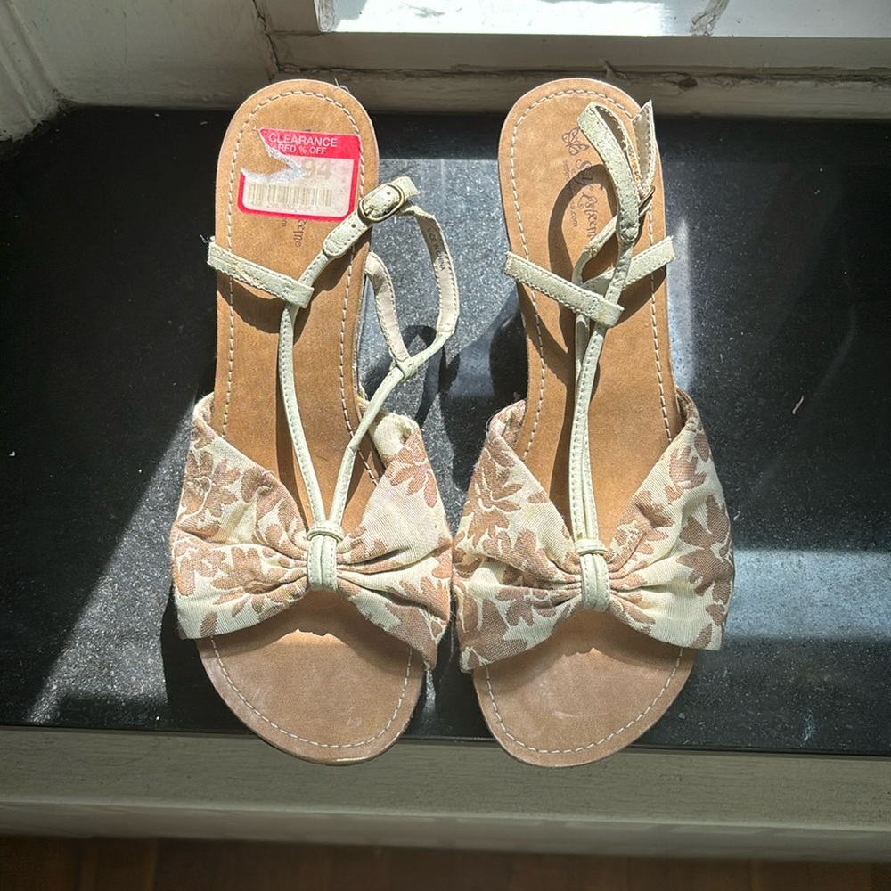 Gently worn Self Esteem wooden wedge sandals ivory and beige floral size 9